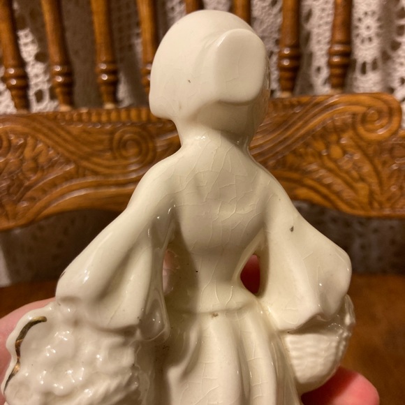 Vintage Gilded Lady With Floral Bouquet Baskets - Picture 6 of 14